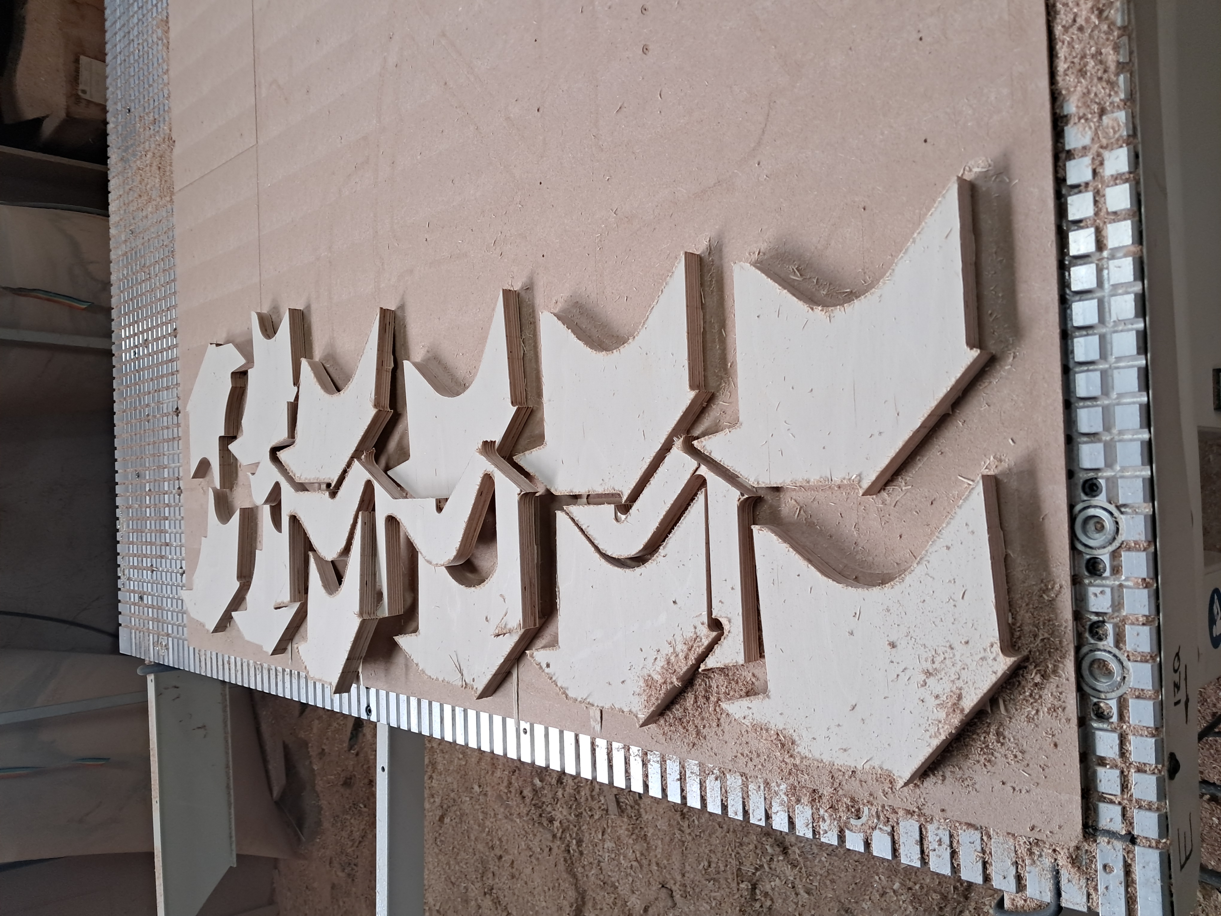 Bulkhead corners made of marine birch. Strong, but too heavy!