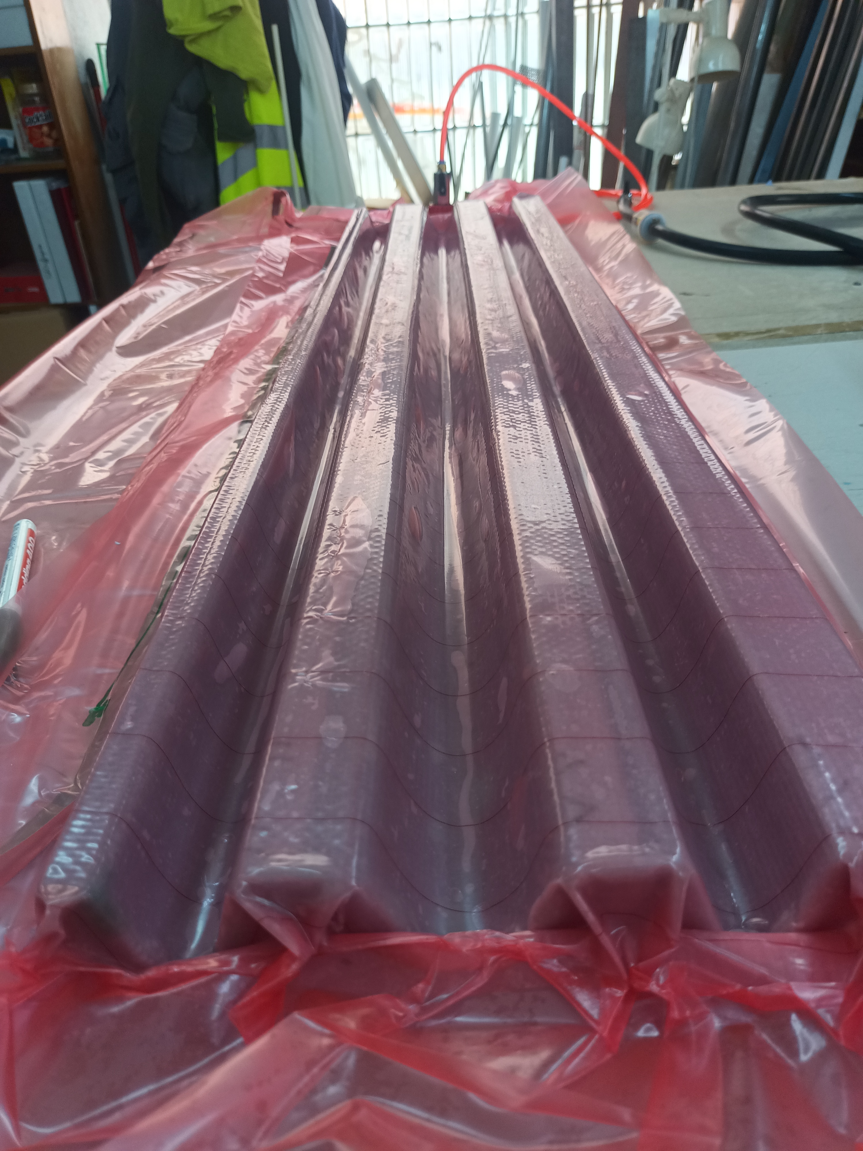 Vacuum applied and stable.