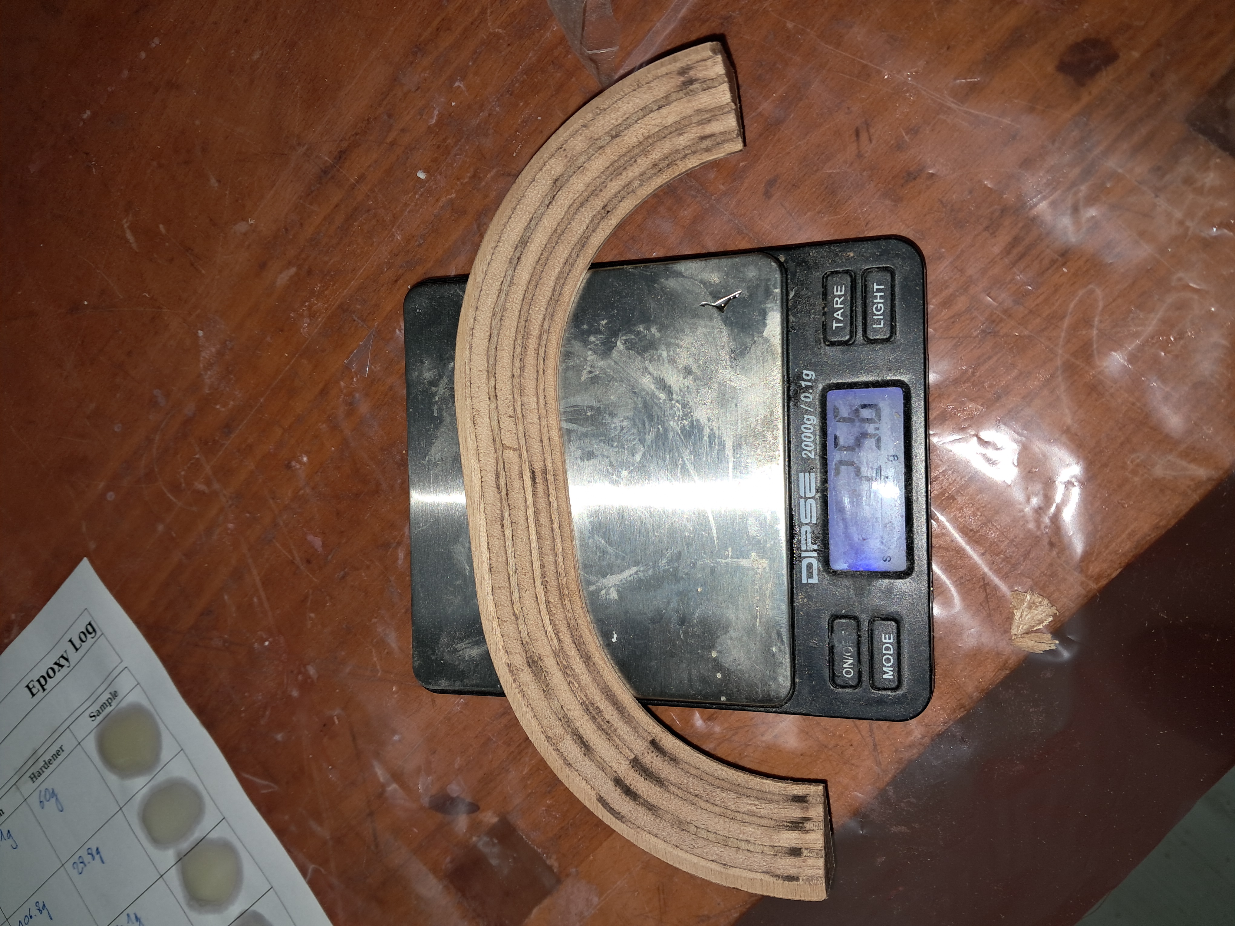 Der Bogen wiegt 25,6 g.