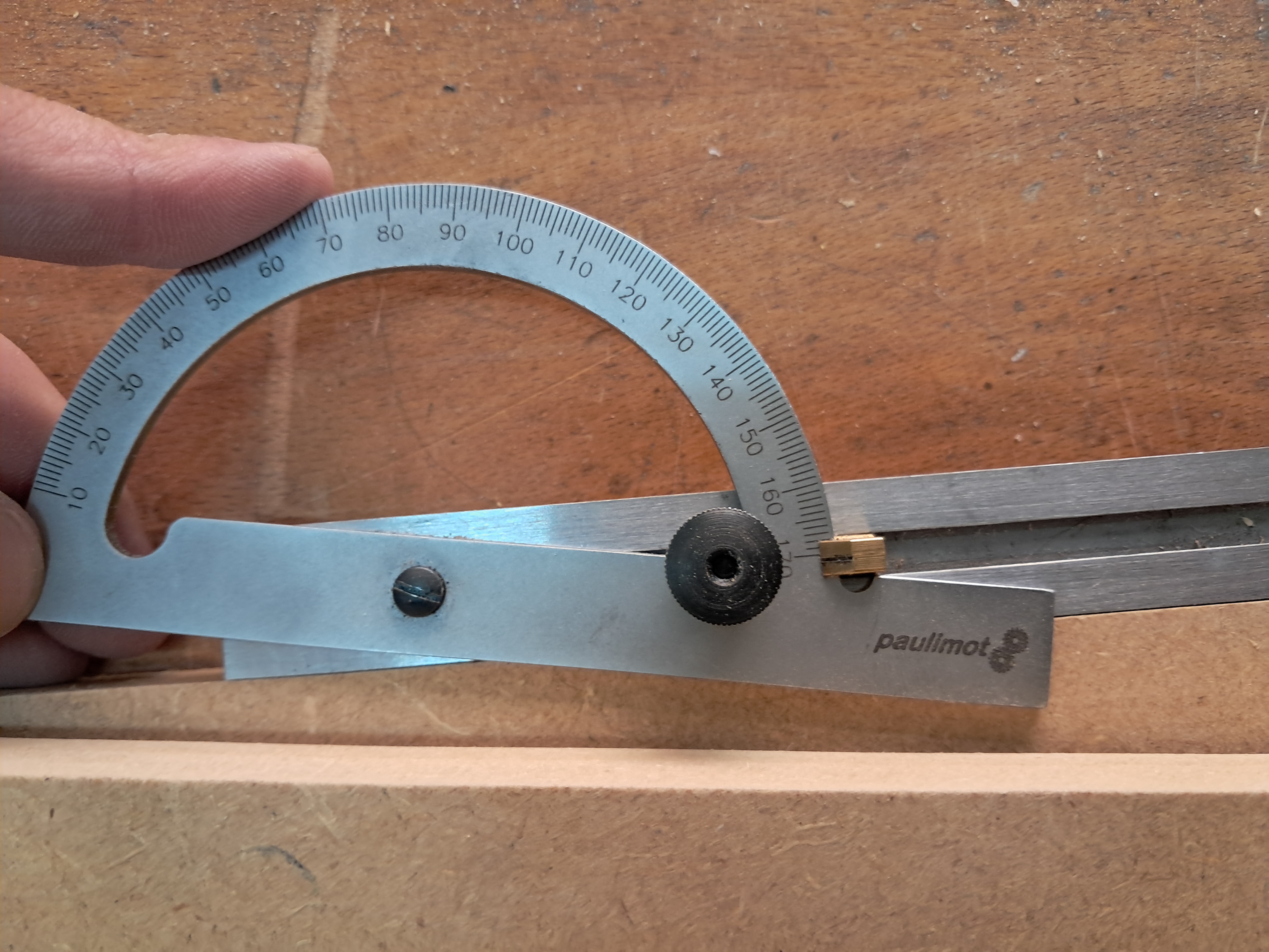 Mein Winkelmesser kann so kleine Abweichungen nicht sehr genau auflösen. Ziel sind insgesamt 5 Grad, also 2 x 2,5 Grad.