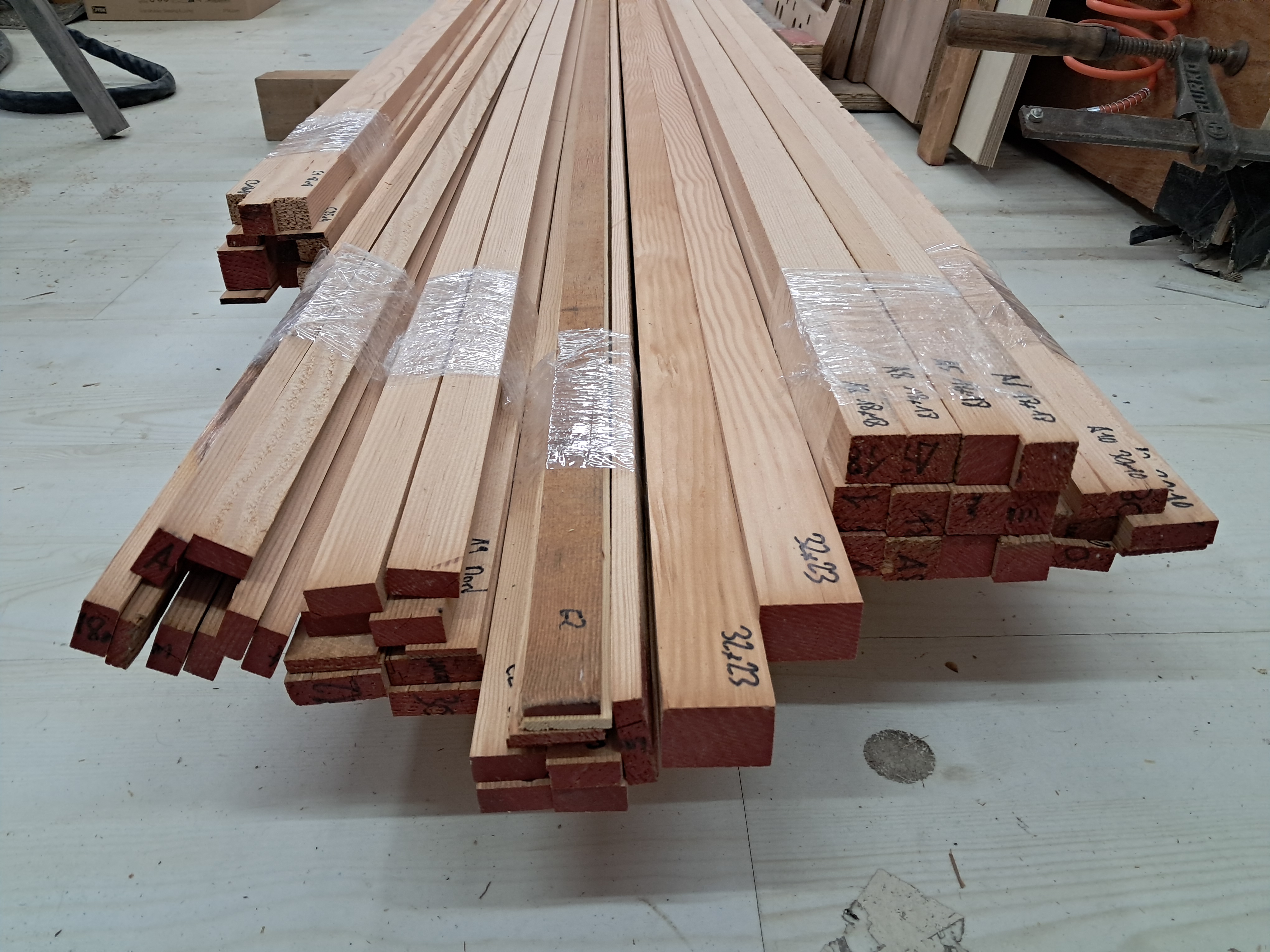 Fertig und zurück in der Werkstatt. Alles zugeschnitten und beschriftet.