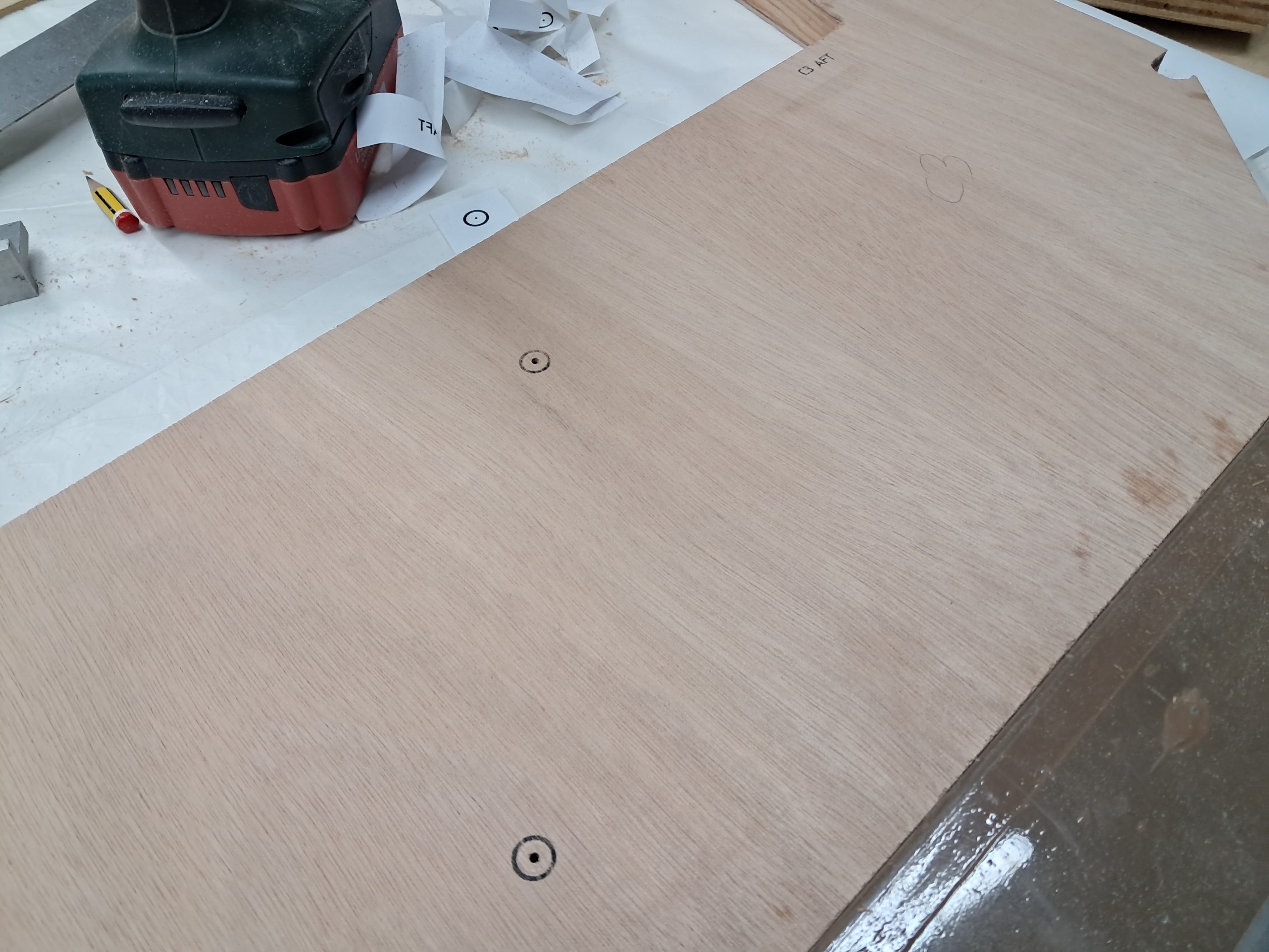 Trous de décharge percés.